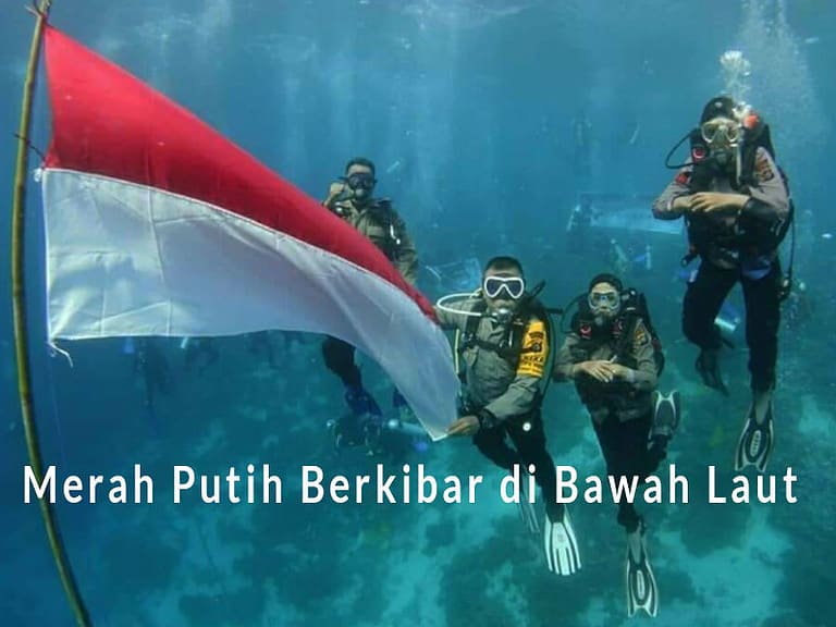 Merah Putih Berkibar Di Bawah Laut Labuan Bajo Hut Ri Ke