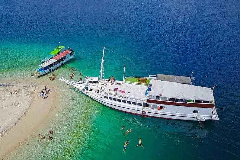 Sailing Komodo Tour