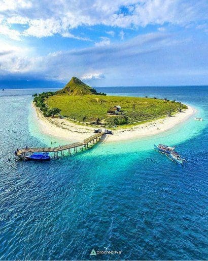 indahnya pariwisata pulau kenawa